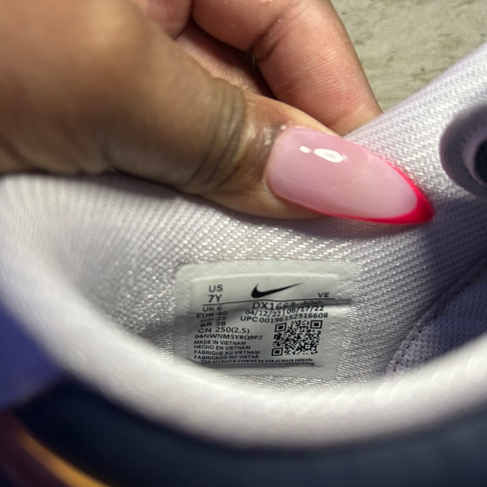 Sneakers - Picture 3 of 3